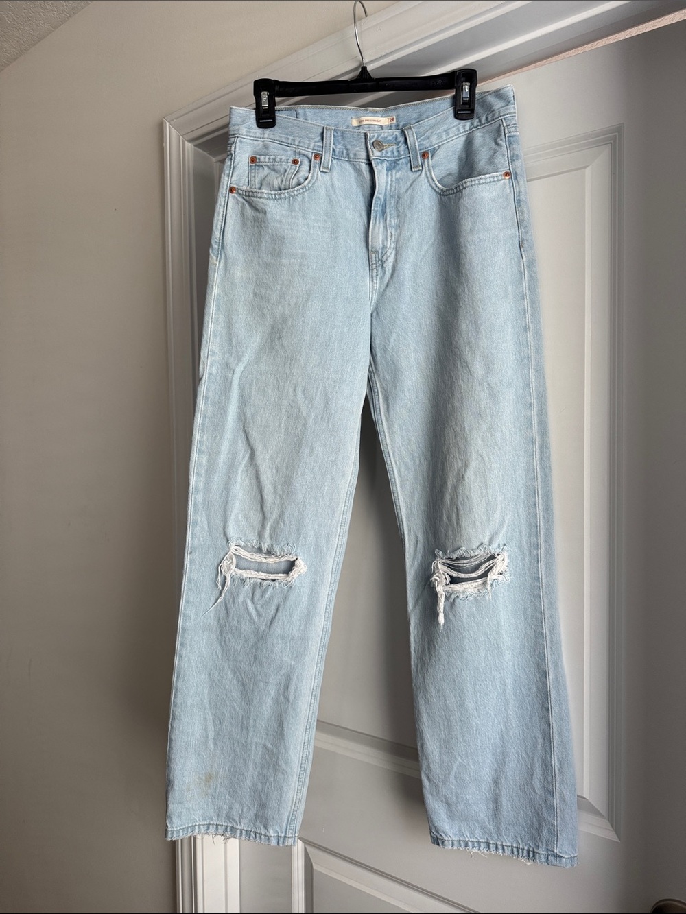 (3/$15) Levis Low Pro Straight Light Wash Baggy Distressed Jeans - GUC - Size 28